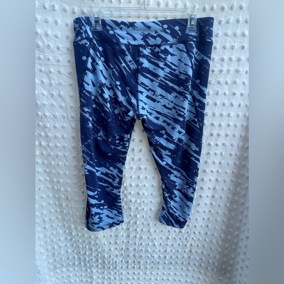 Women’s NORTHFACE crop leggings (large) - Picture 3 of 3